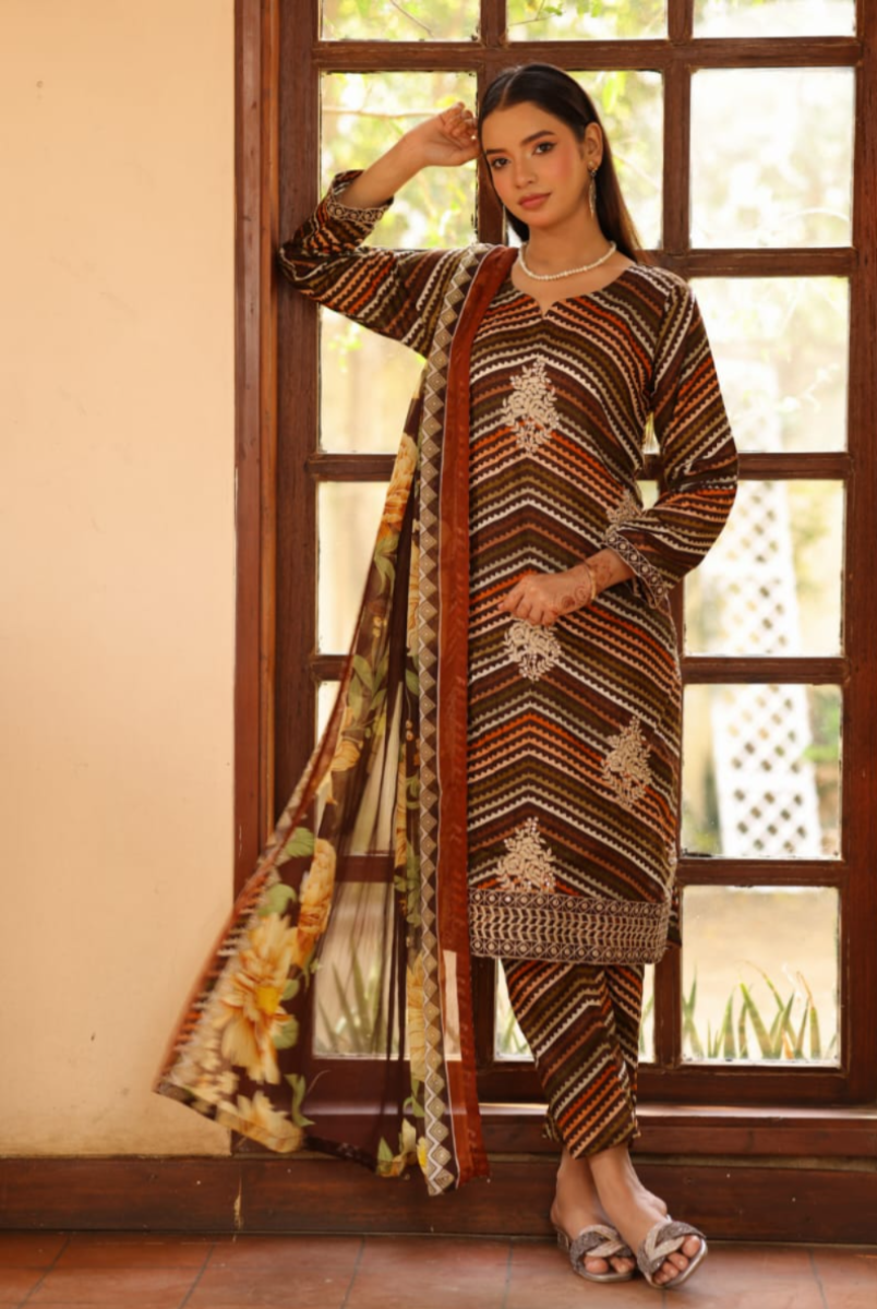 03-Piece Printed Lawn Suit - Ready To Wear